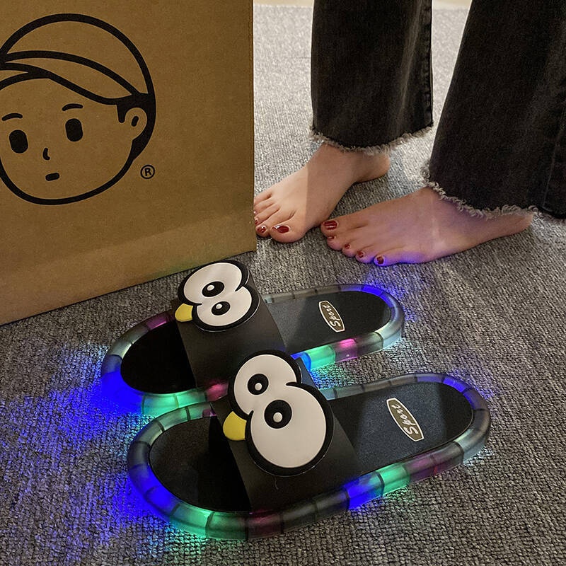 Funny Big Eyes Luminous Slide  - Home Bath บทวิจารณ์และราคา